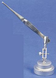 014-456001 Dritte Hand mit Pinzette      